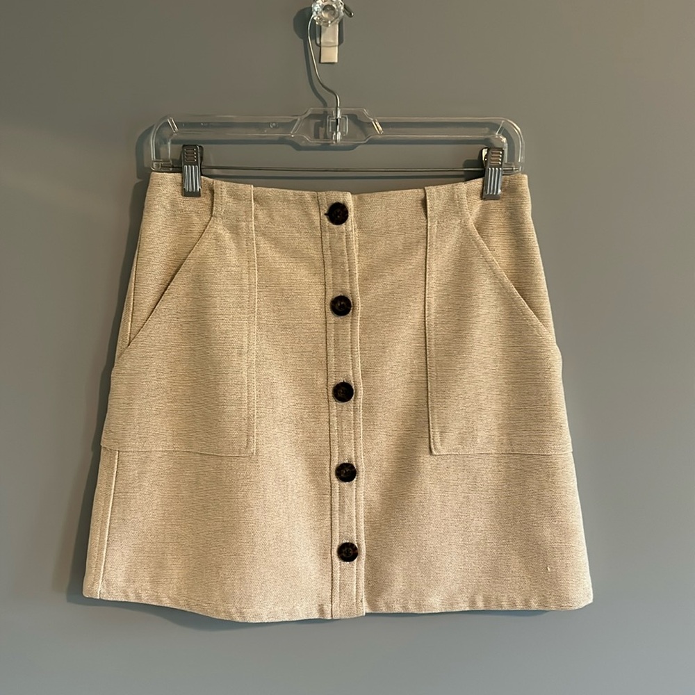Banana Republic linen blend, pockets, fully lined button down skirt size 2 beige